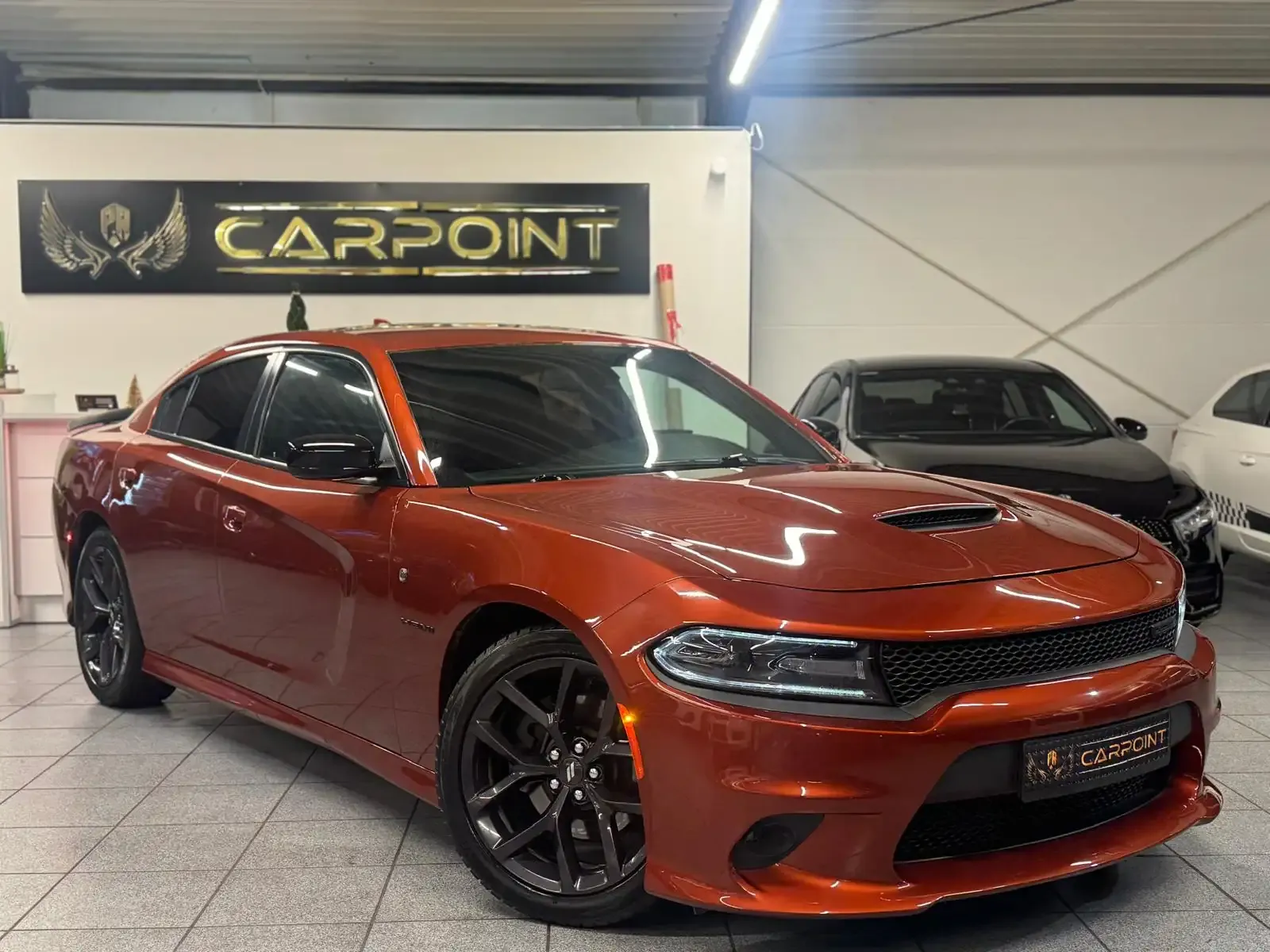 Dodge Charger in der Ausstellungshalle von PR Carpoint in Hamm
